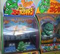 激突！　ゴジラ　ＶＳ　キングギドラ cabinet with うて！　うて！　ゴジラ　エレメカ to the right