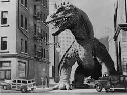 Rhedosaurus attacks New York City (The Beast from 20,000 Fathoms)
