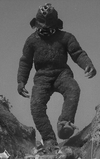 Wangmagwi stomps towards Seoul in Space Monster Wangmagwi