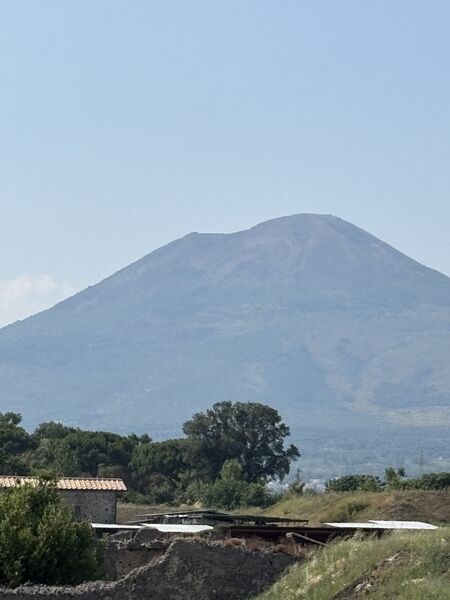 File:Mount Vesuvius.jpeg